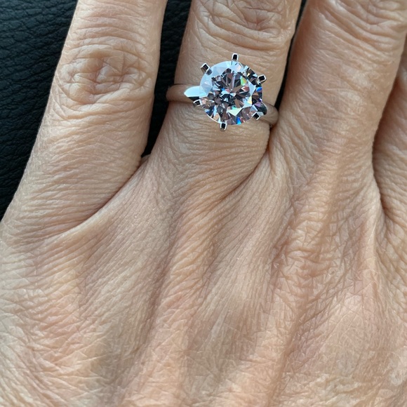 14k Solid Real white gold Engagement ring - Picture 7 of 8